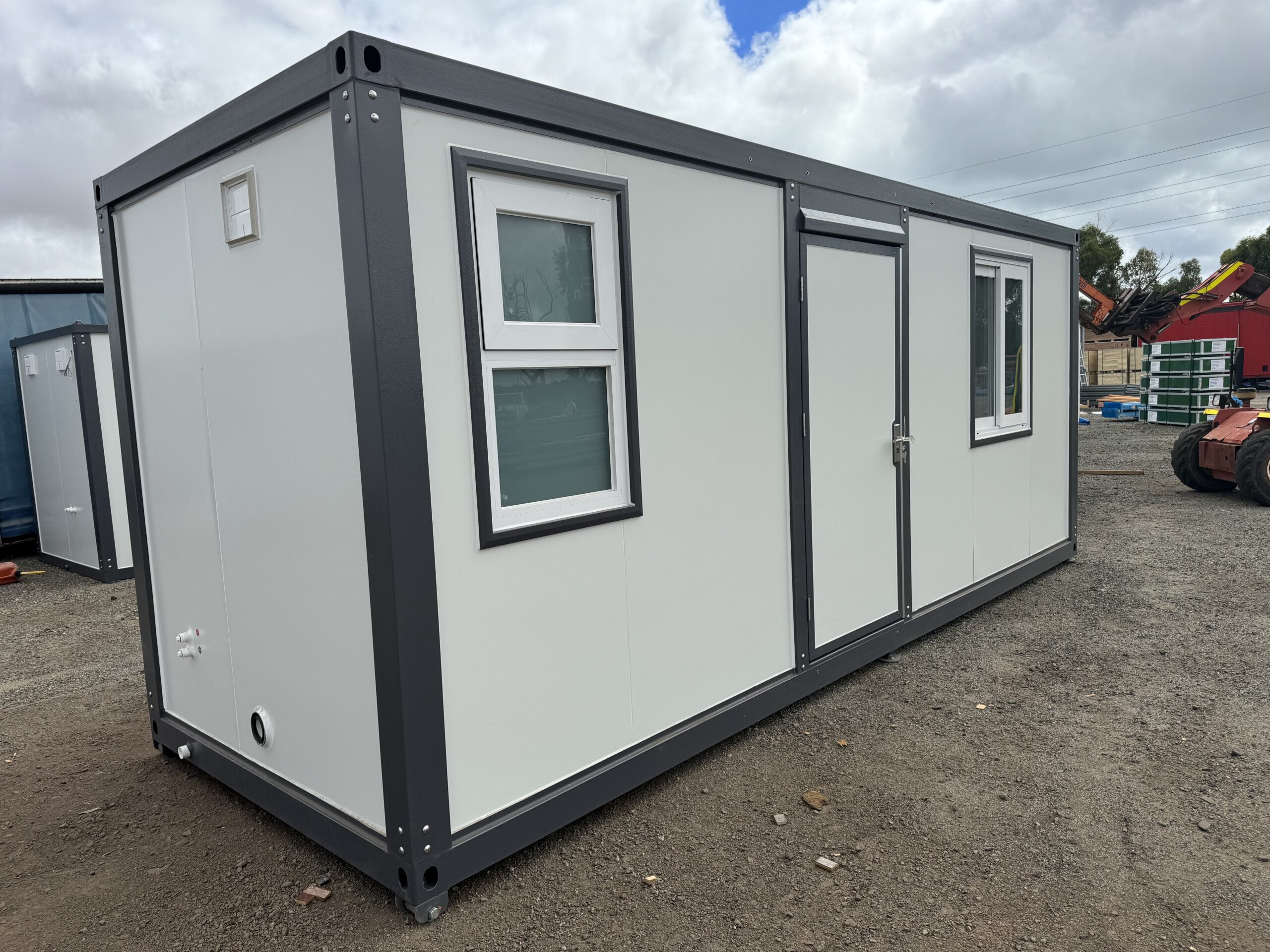 Transportable Accommodation with toilet/shower/kitchenette
